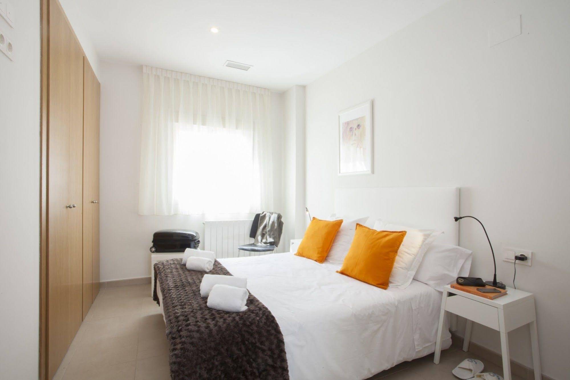 SingularStays Mar44