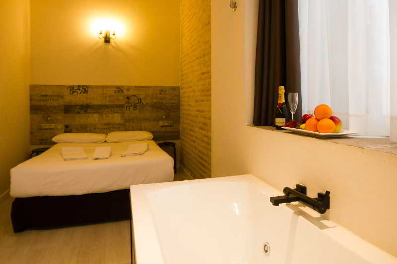 Suites Boutique Jardines del Montornés