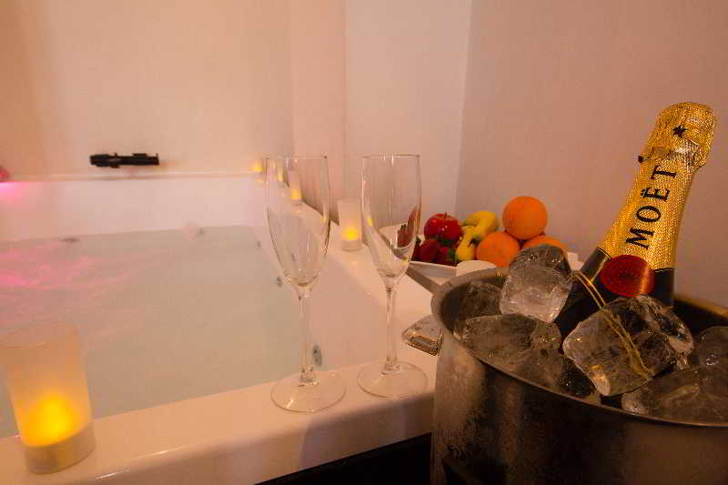Suites Boutique Jardines del Montornés