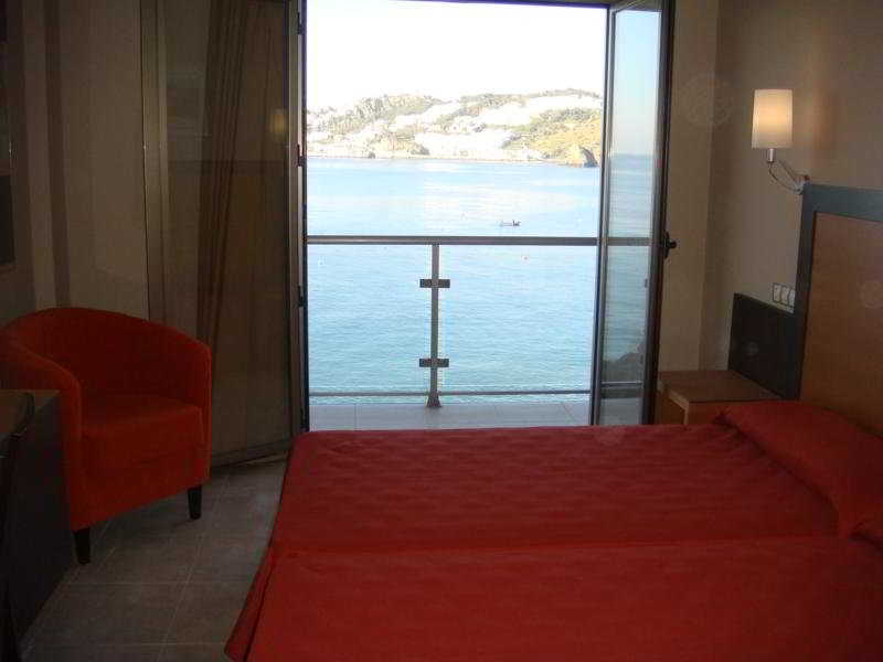 ON ALETA ROOM