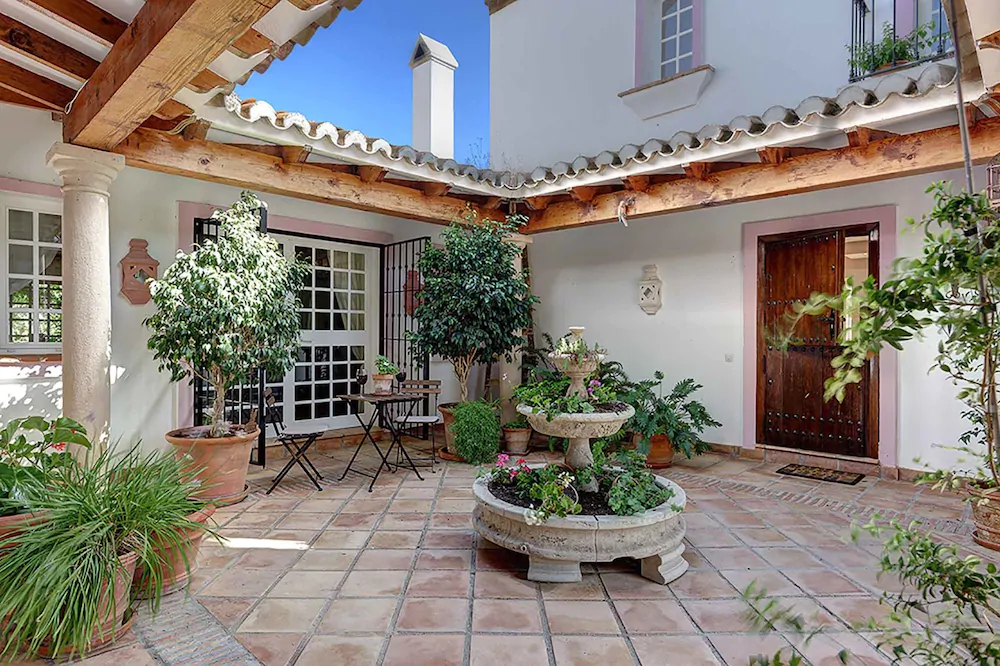 Villa Ladyville