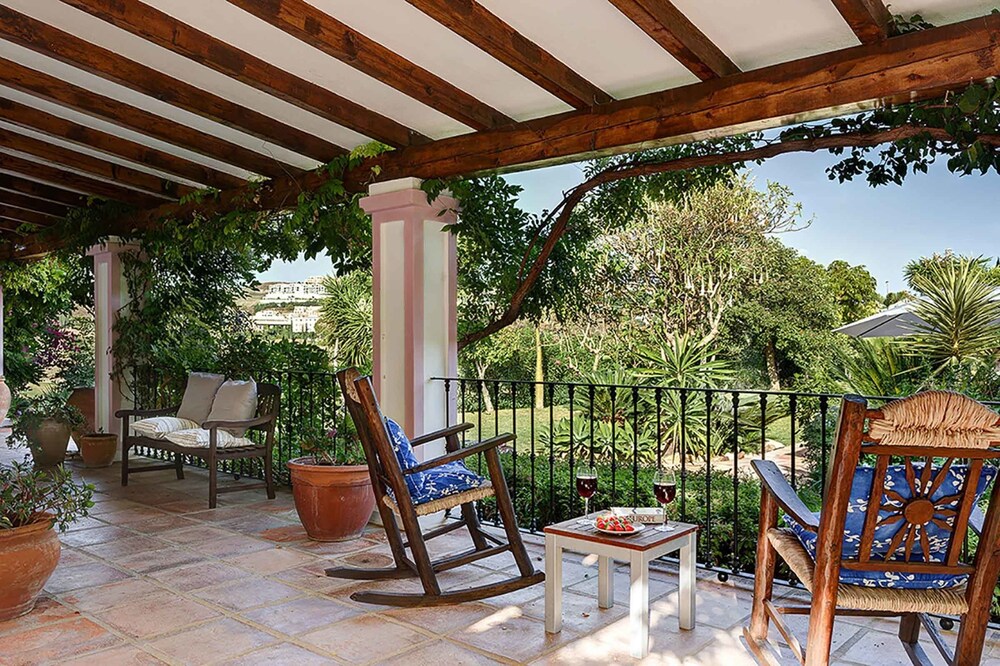 Villa Ladyville