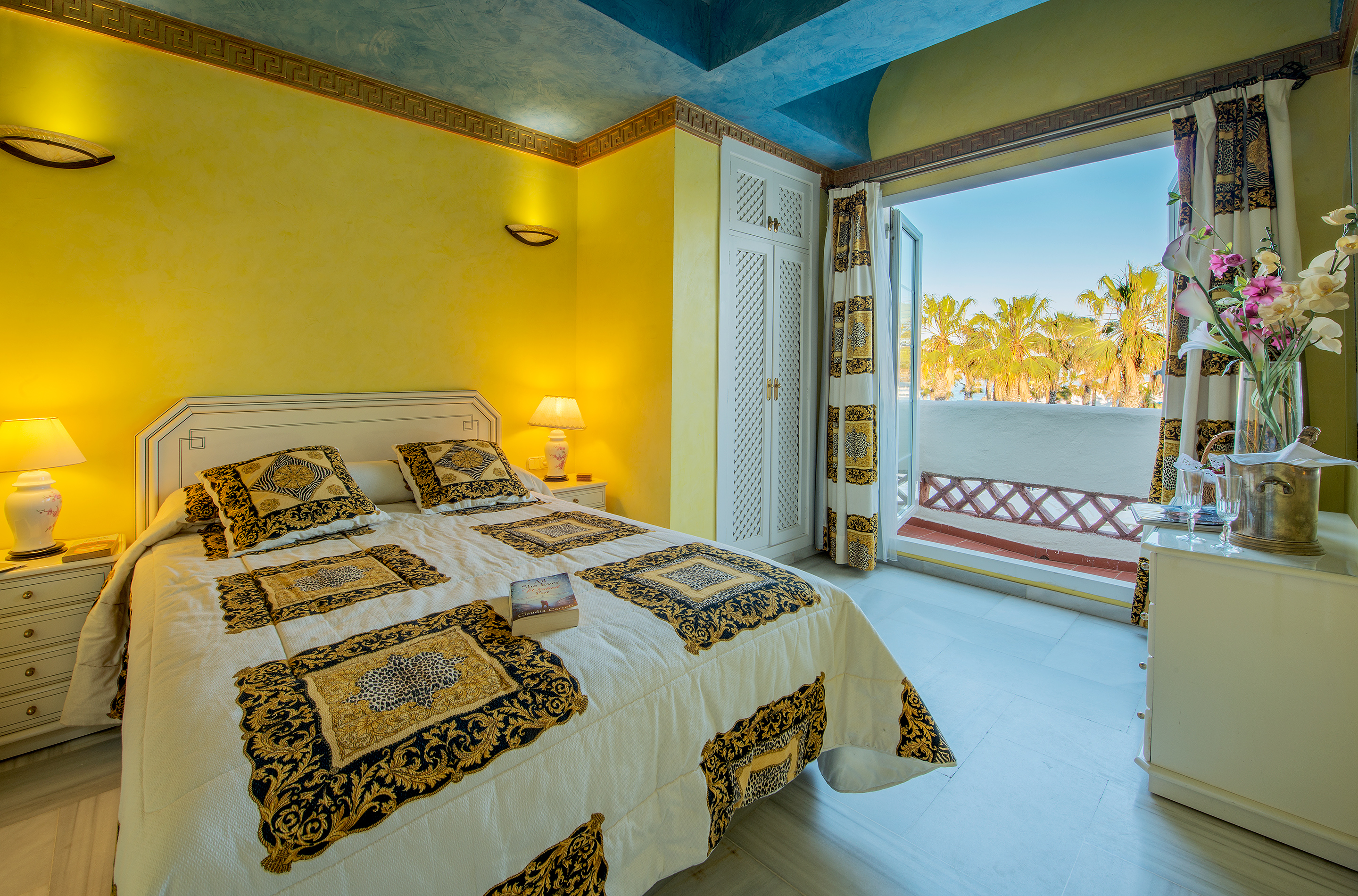 Apartamentos Puerto Marina Beach