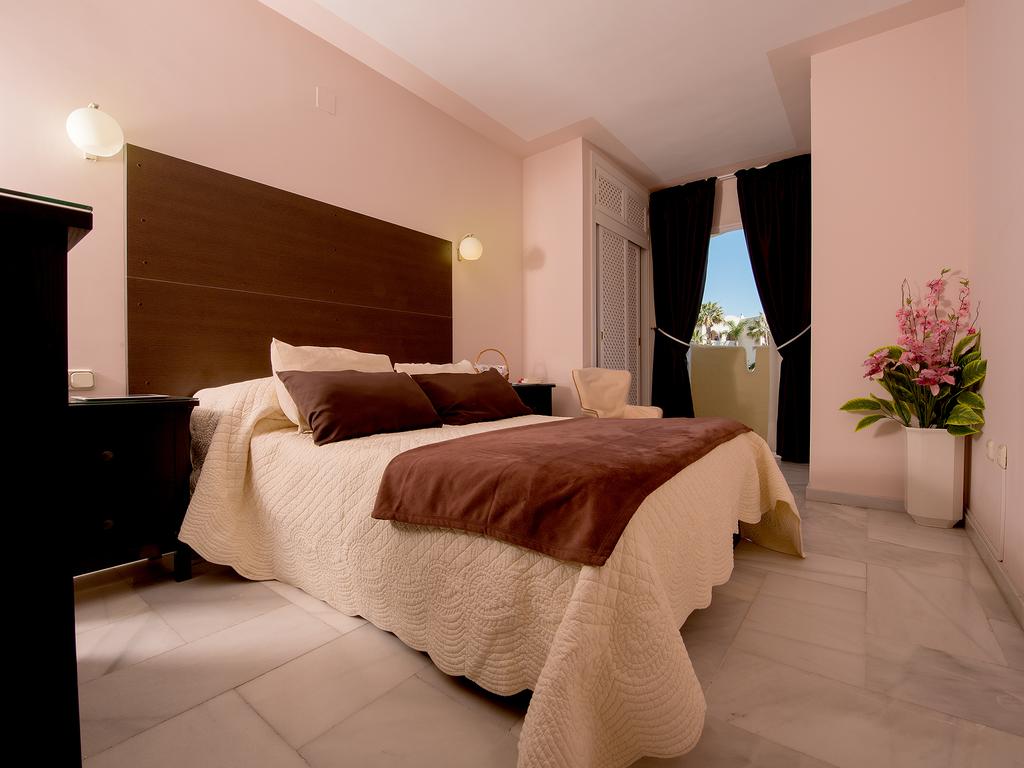 Apartamentos Puerto Marina Beach