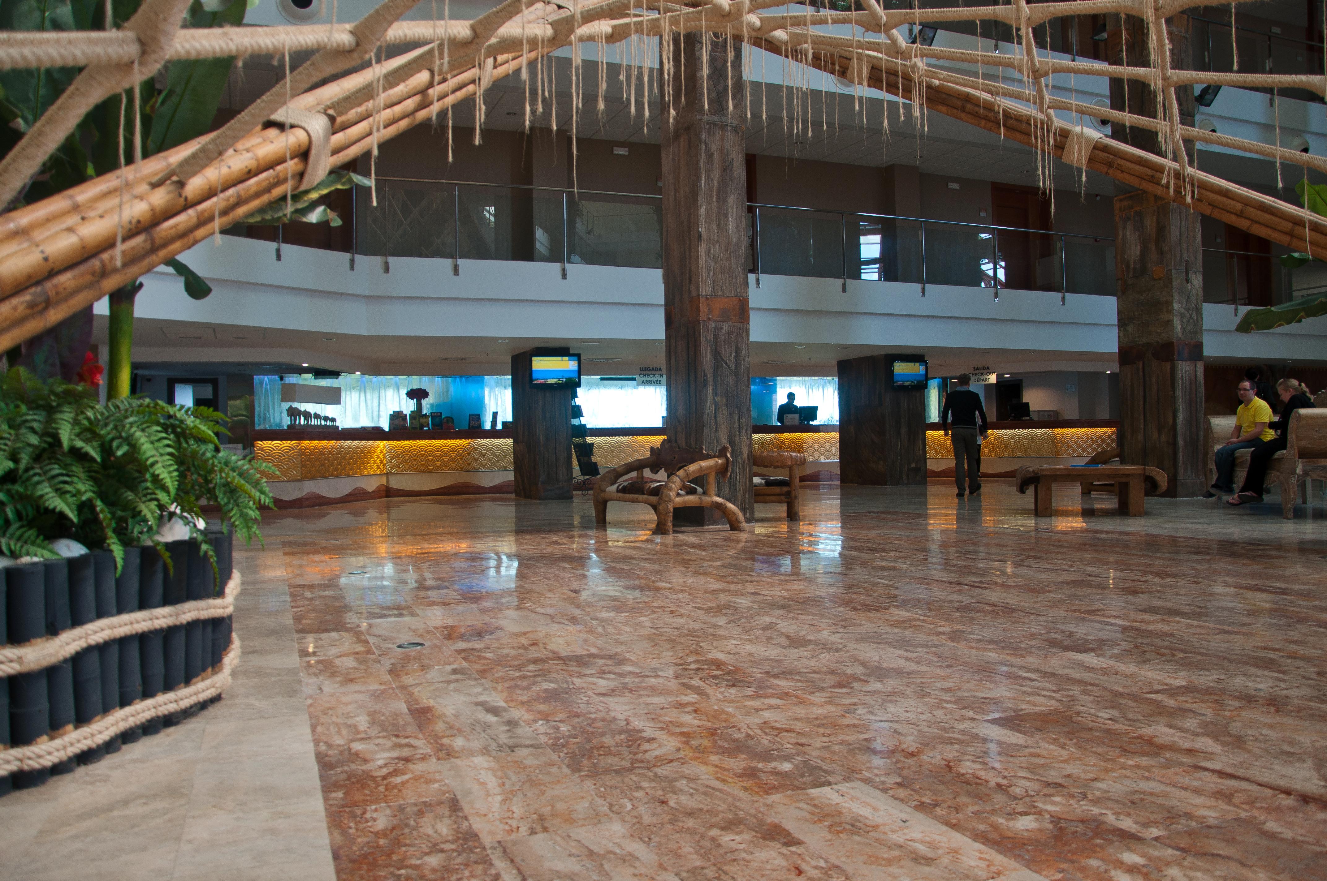 Holiday World Polynesia Hotel