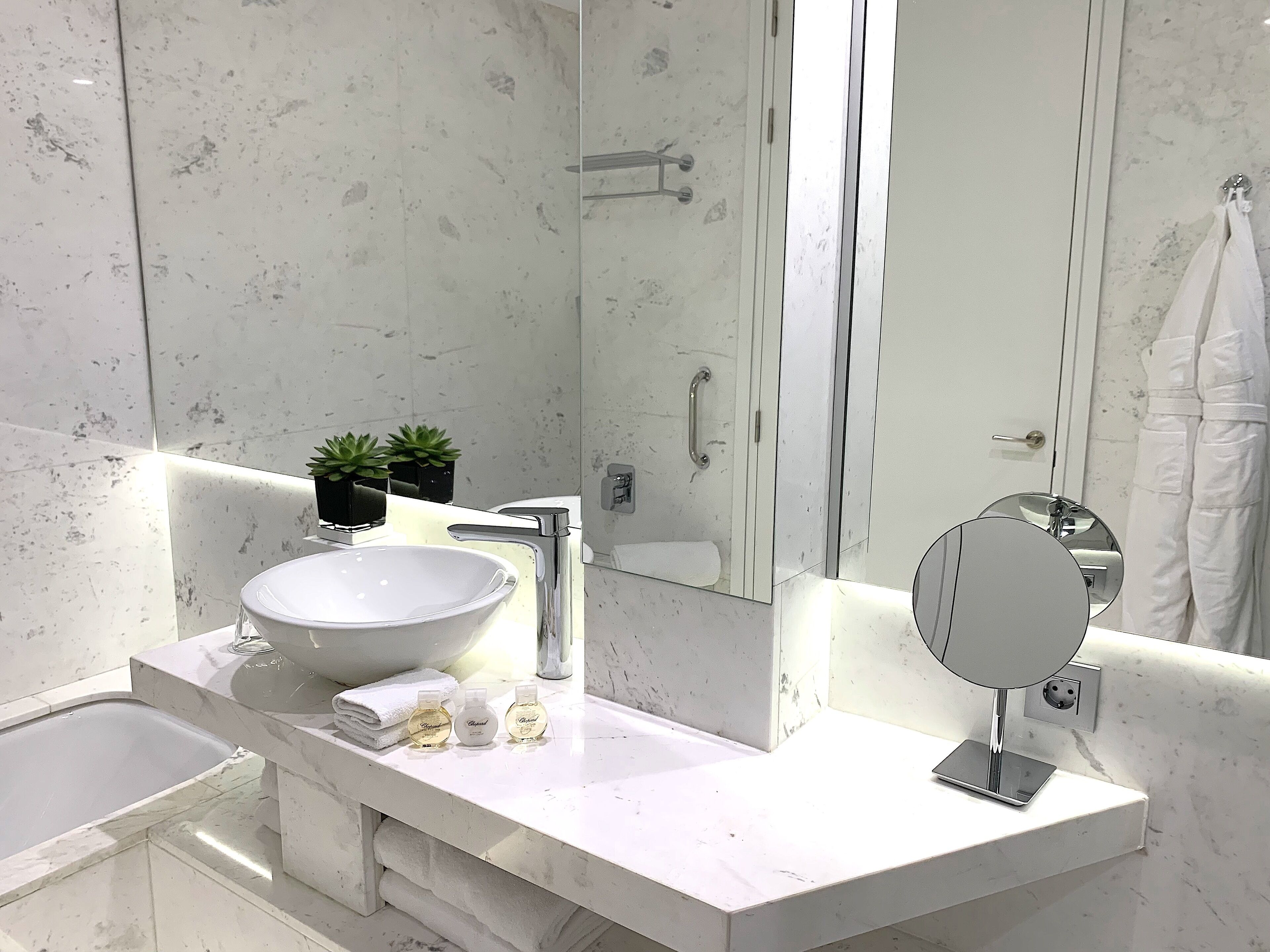 Mondrian Luxury Suites & Villas
