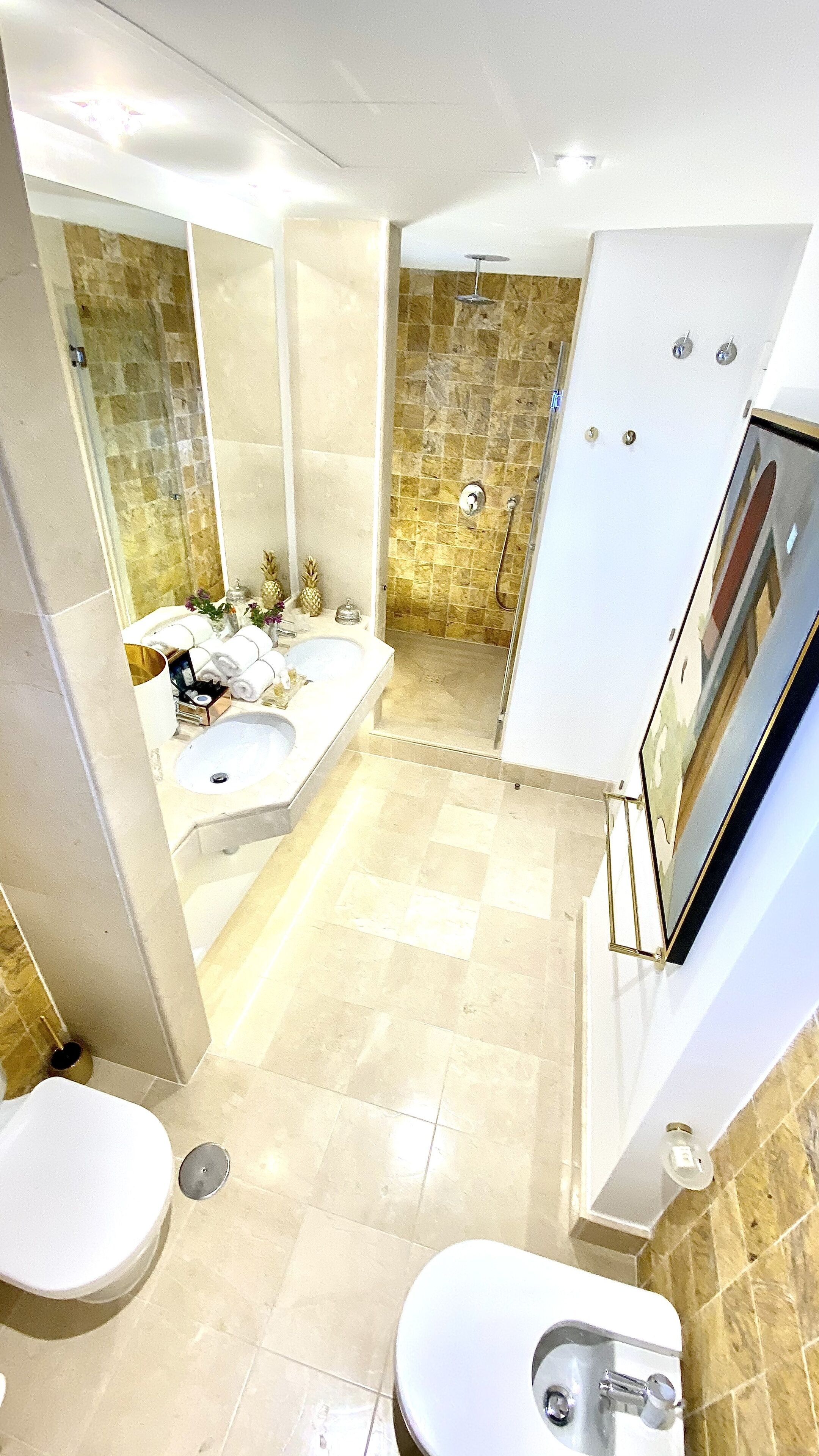Mondrian Luxury Suites & Villas