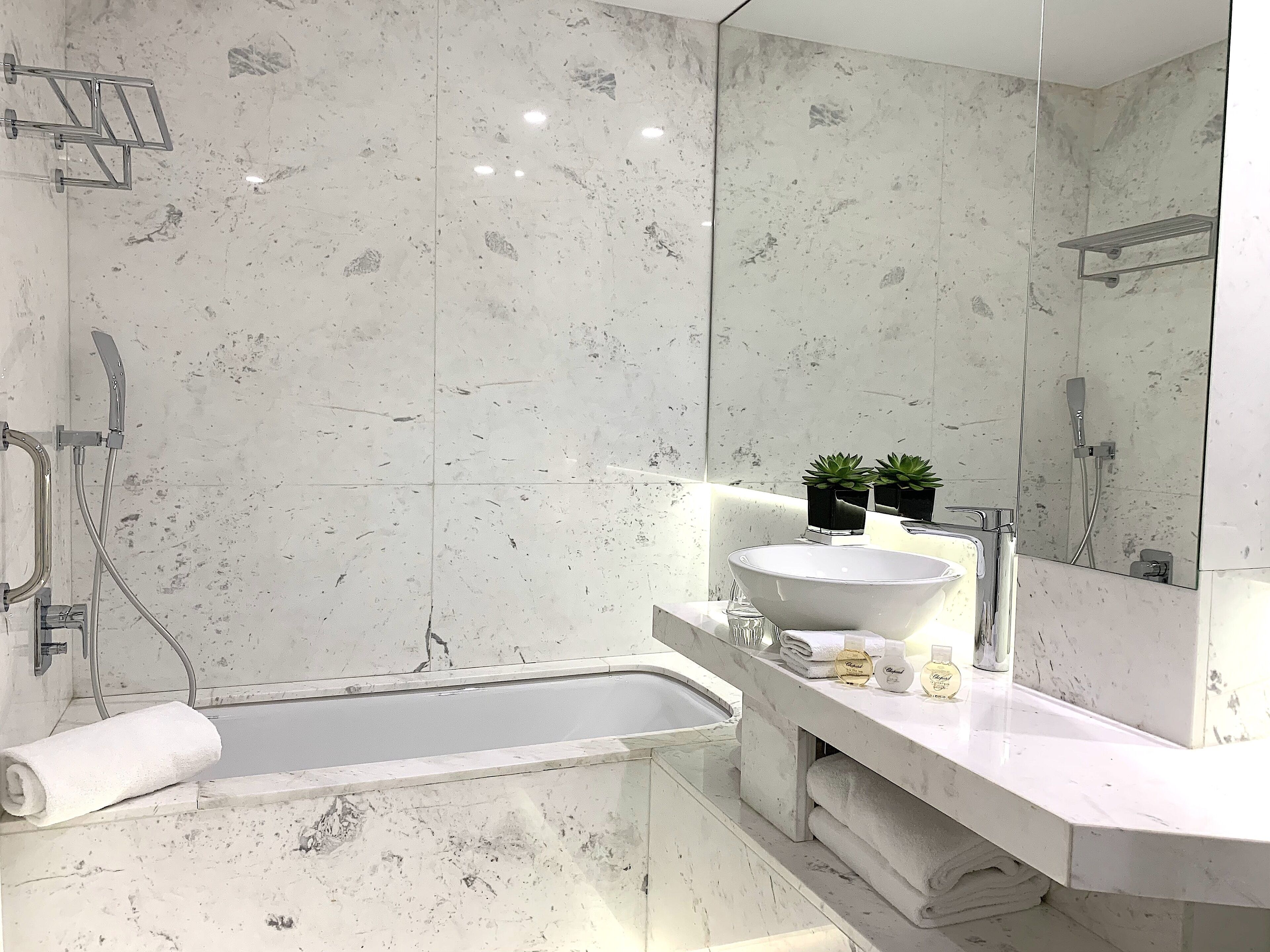 Mondrian Luxury Suites & Villas