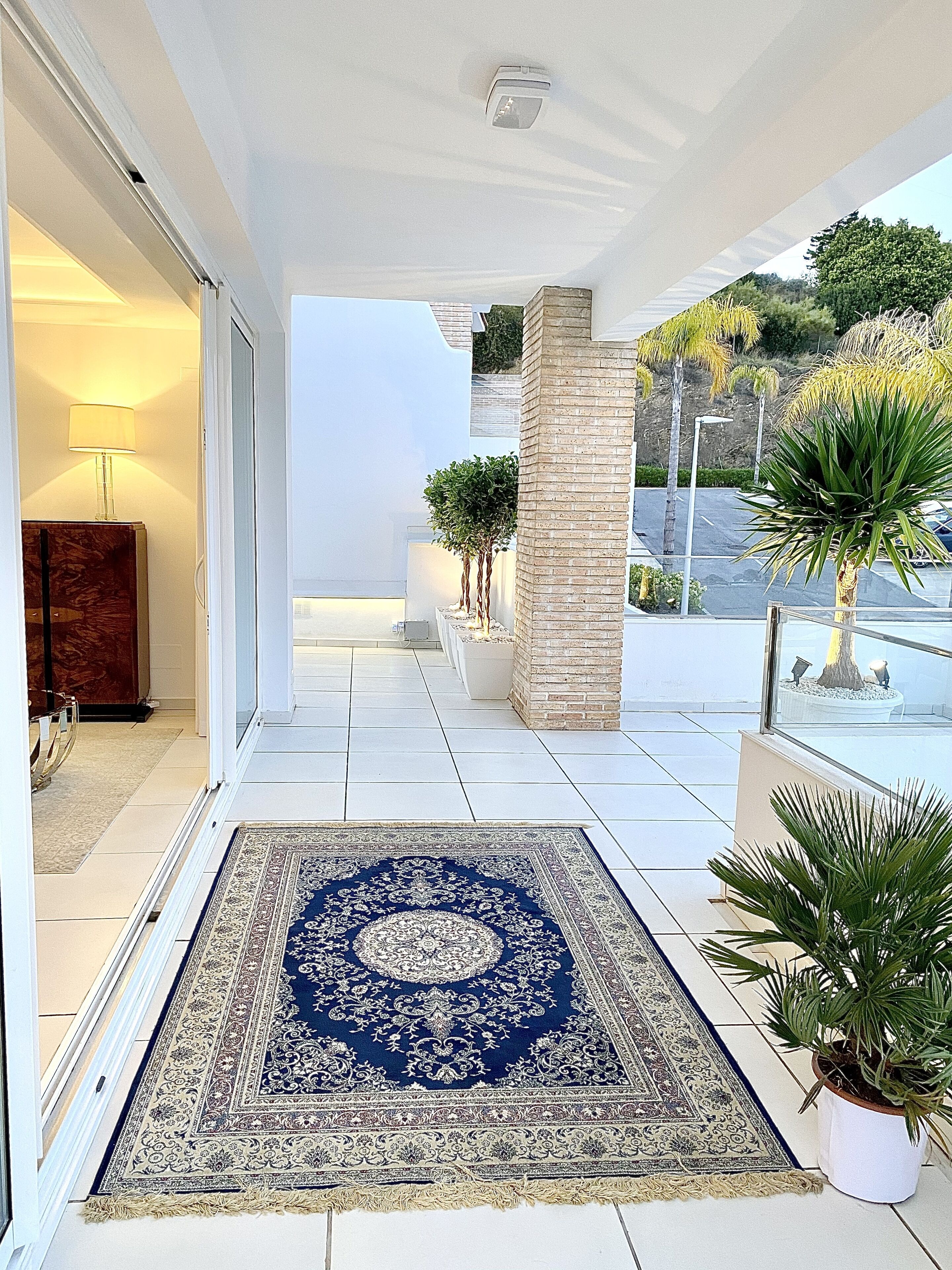 Mondrian Luxury Suites & Villas