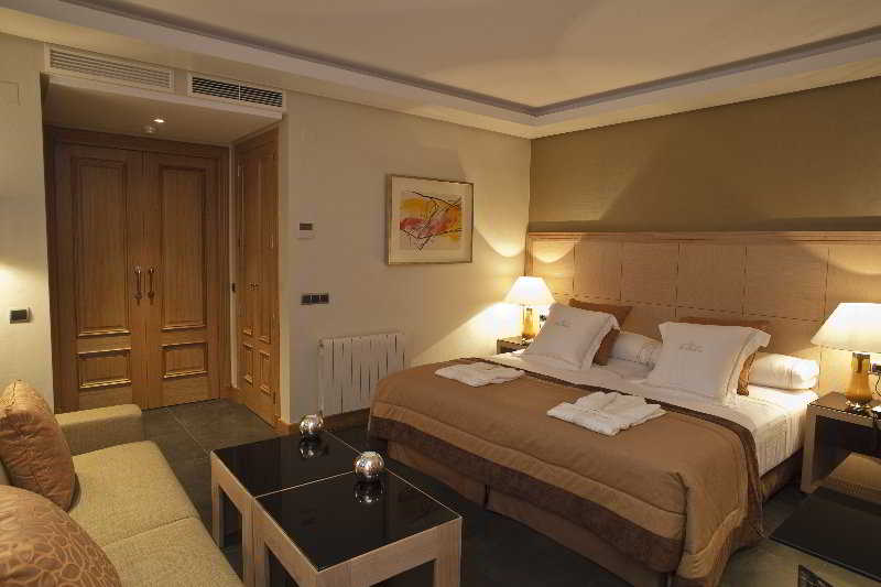 ArtPlatinum Suites & Apartments