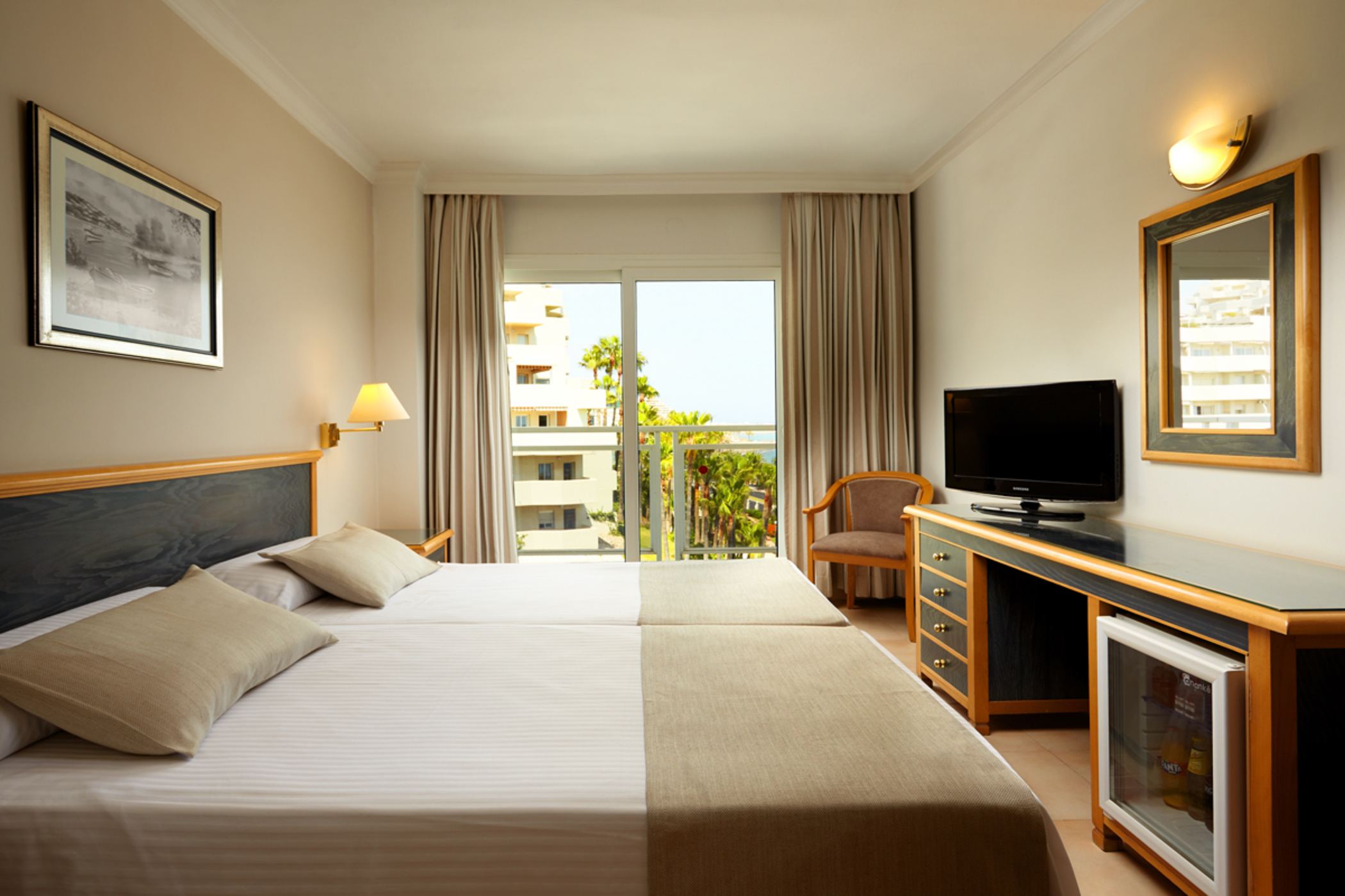 Hotel Las Arenas Affiliated by Meliá