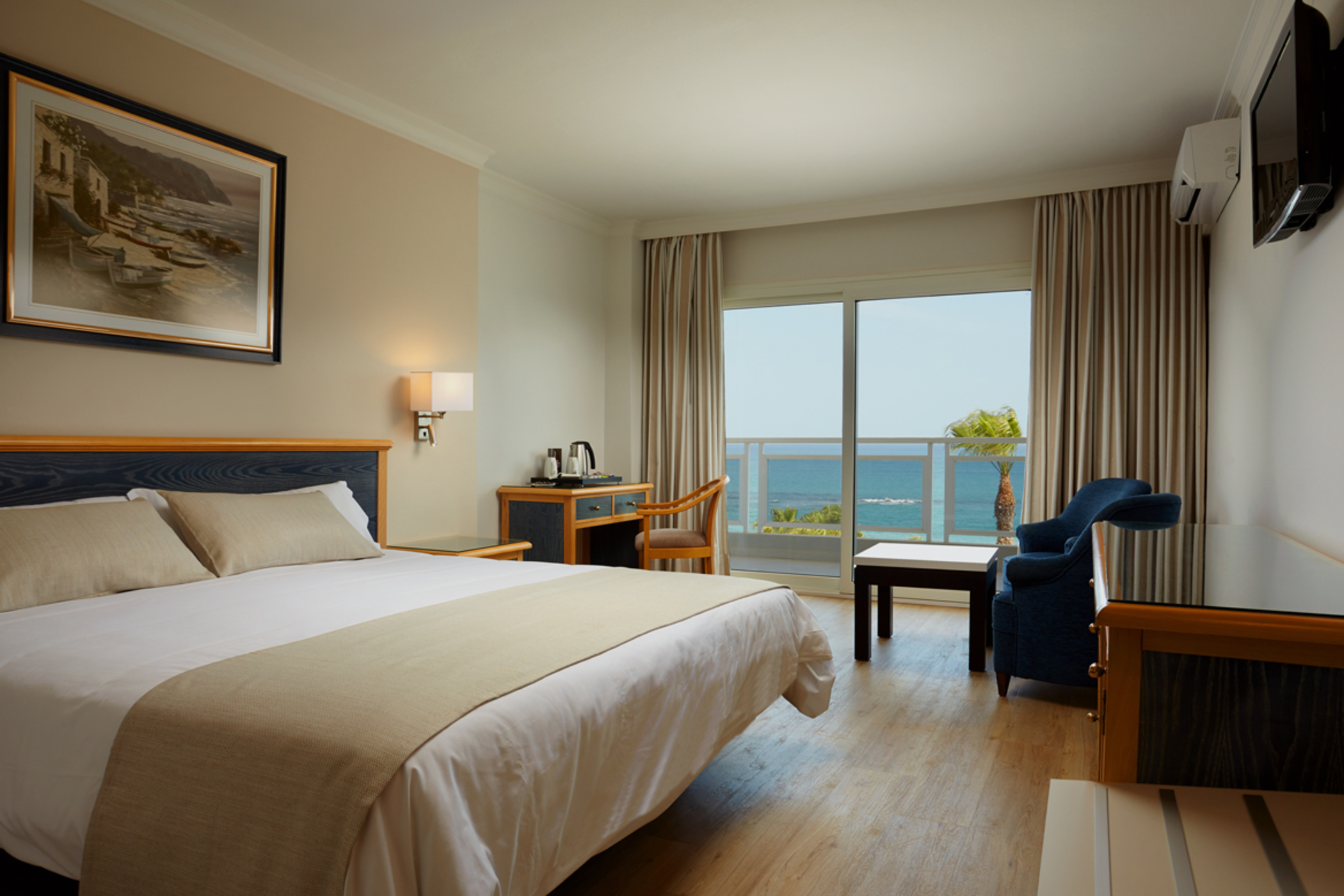 Hotel Las Arenas Affiliated by Meliá