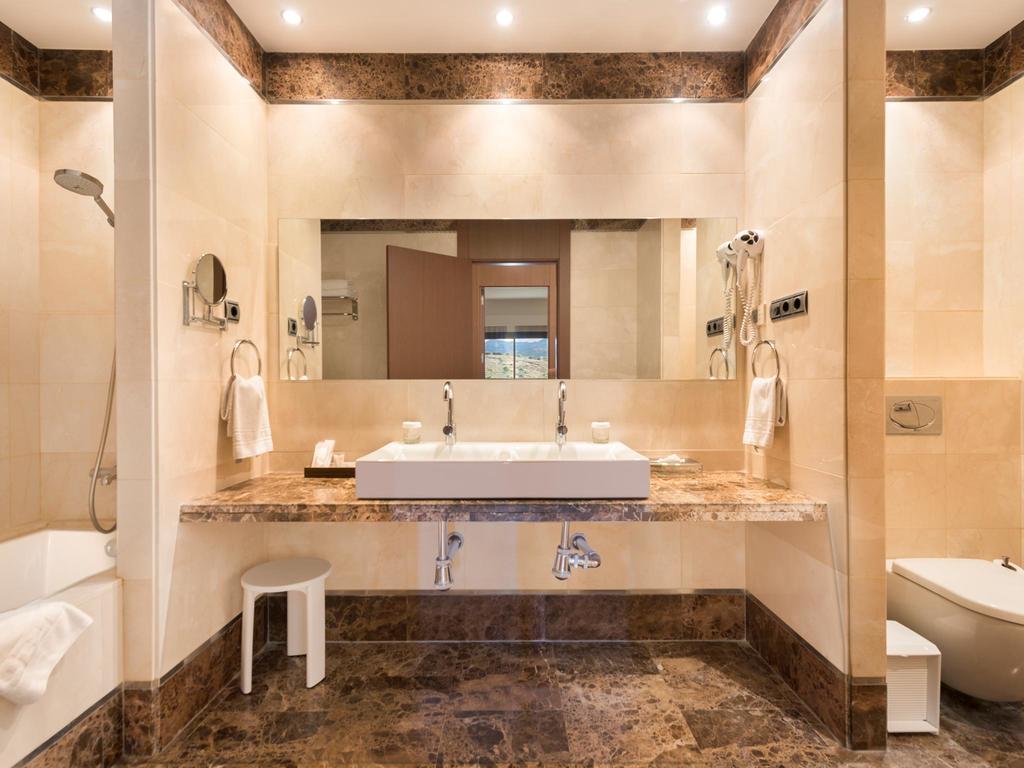 Estepona Hotel & Spa Resort