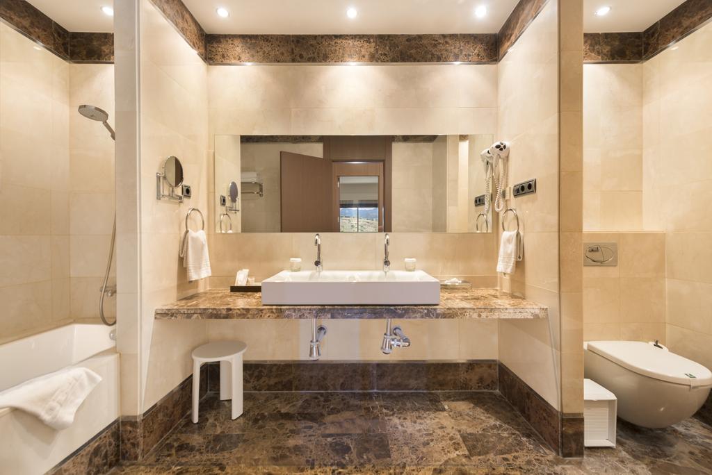 Estepona Hotel & Spa Resort