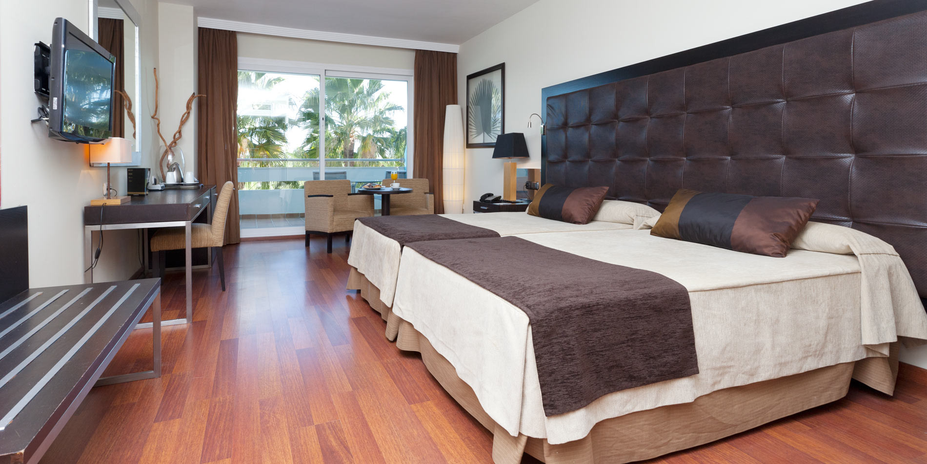 Senator Banús Delight Collection