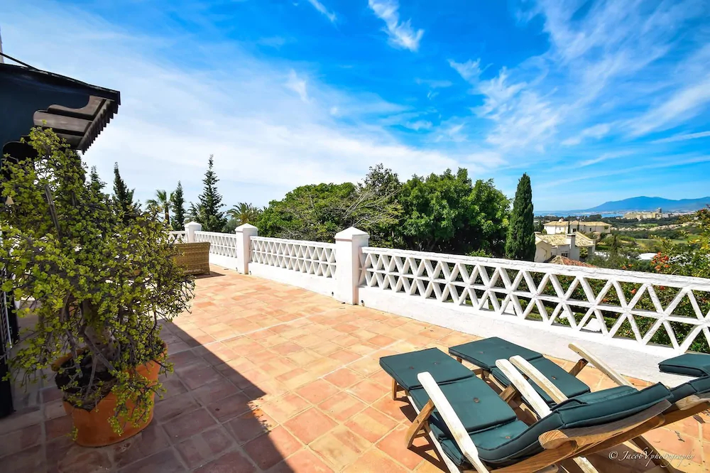A Real Oasis In Colonial Style Villa