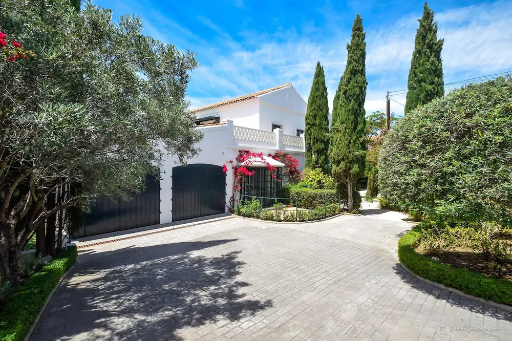 A Real Oasis In Colonial Style Villa