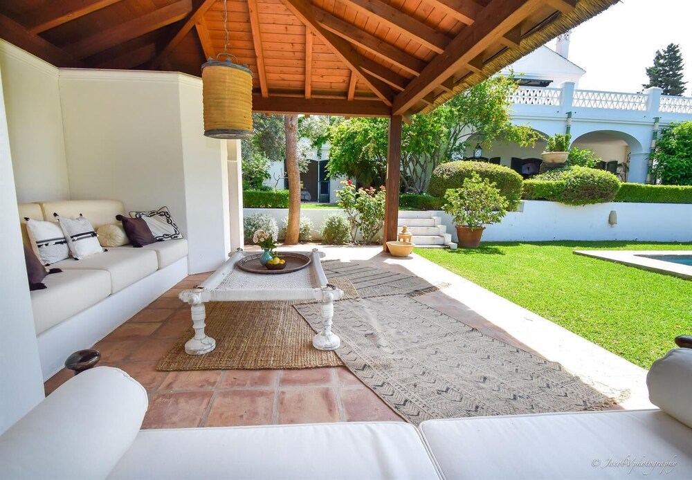A Real Oasis In Colonial Style Villa