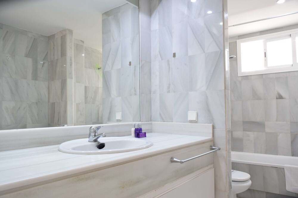 Apartamentos Serinamar Naranjos de Marbella