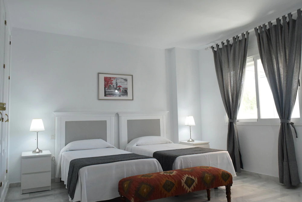 Apartamentos Serinamar Naranjos de Marbella