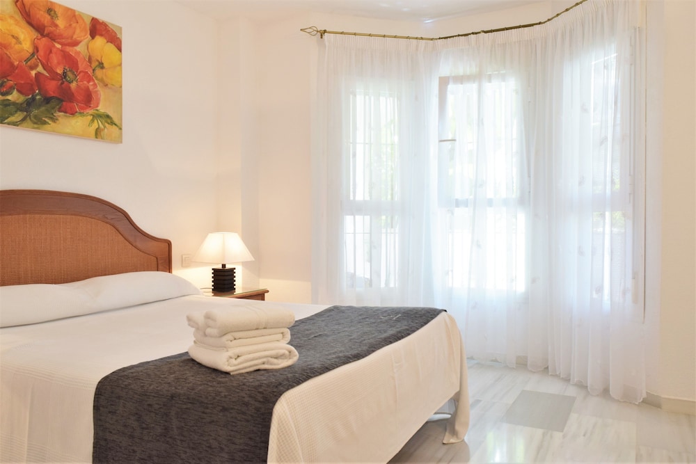 Apartamentos Serinamar Naranjos de Marbella