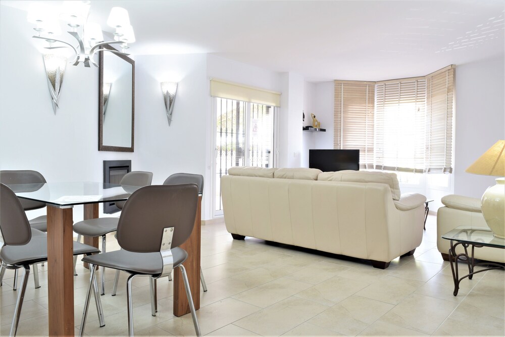 Apartamentos Serinamar Naranjos de Marbella