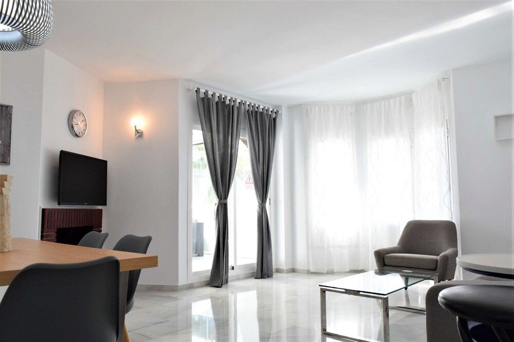 Apartamentos Serinamar Naranjos de Marbella