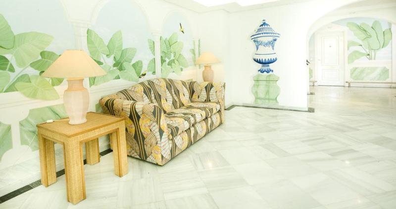 Monarque Sultán Aparthotel