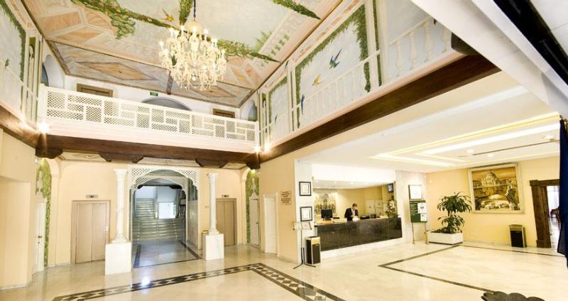 Monarque Sultán Aparthotel