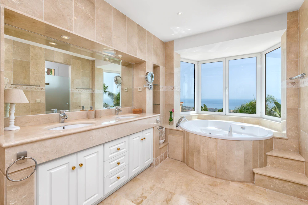 Solaga - Villa Los Monteros