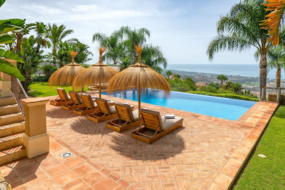 Solaga - Villa Los Monteros