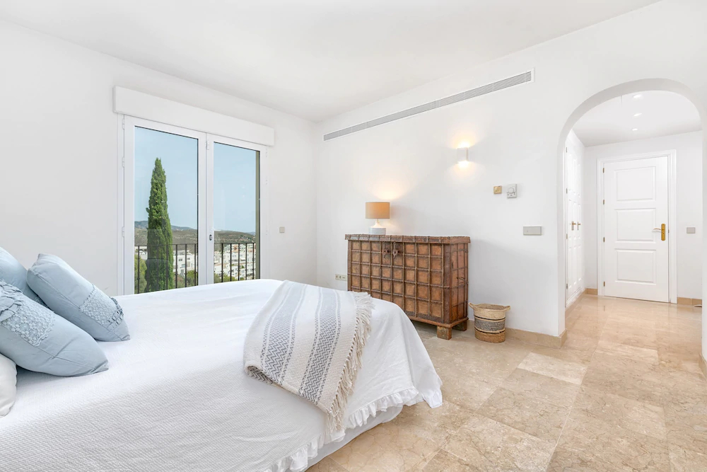 Solaga - Villa Los Monteros