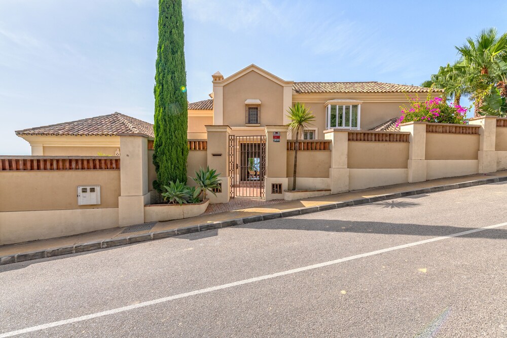 Solaga - Villa Los Monteros