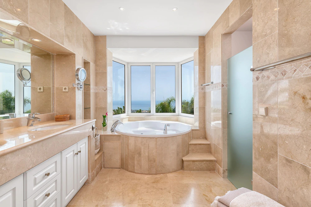 Solaga - Villa Los Monteros