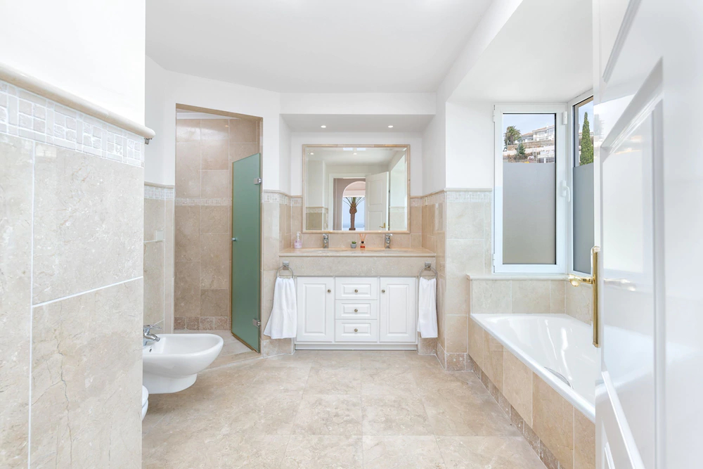 Solaga - Villa Los Monteros