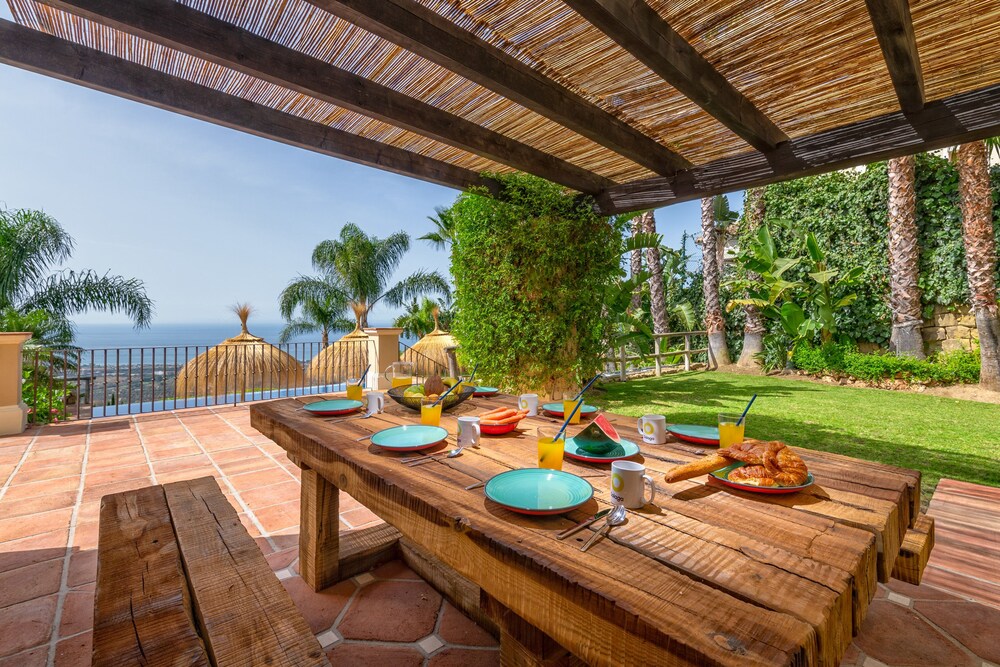 Solaga - Villa Los Monteros