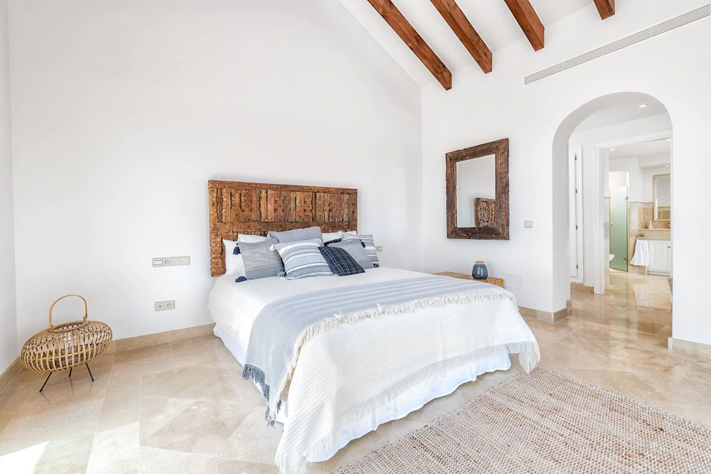 Solaga - Villa Los Monteros