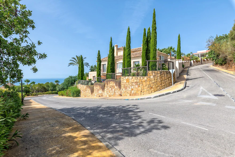 Solaga - Villa Los Monteros