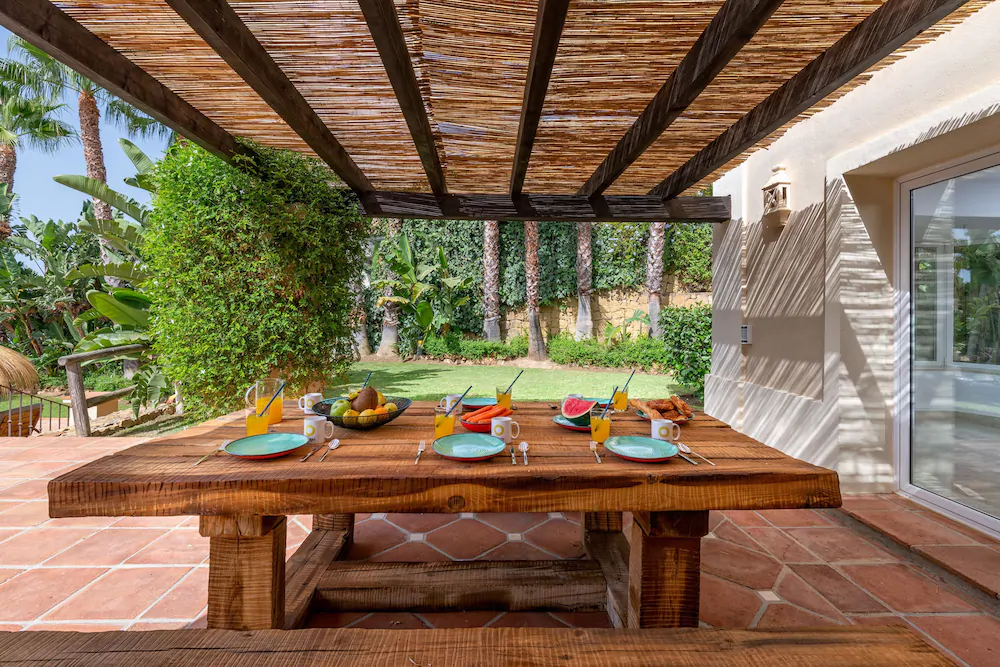 Solaga - Villa Los Monteros