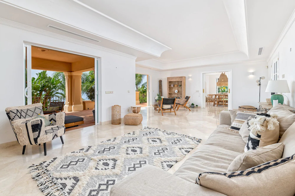 Solaga - Villa Los Monteros