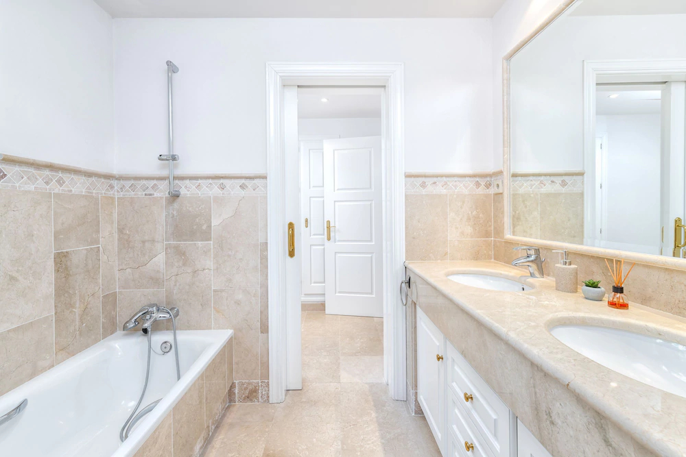 Solaga - Villa Los Monteros