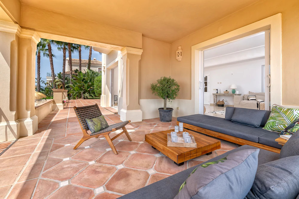 Solaga - Villa Los Monteros