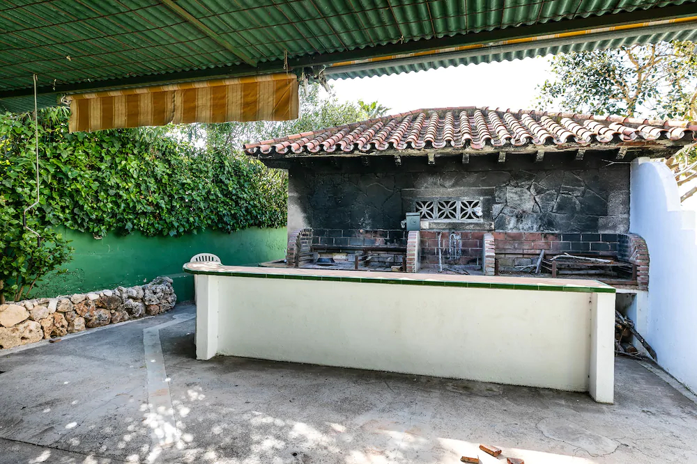 Almirante 903 Just On The Beach