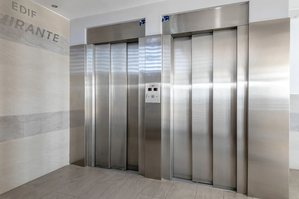 Almirante 903 Just On The Beach