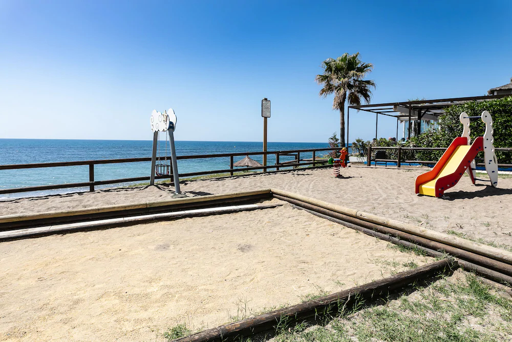 Almirante 903 Just On The Beach