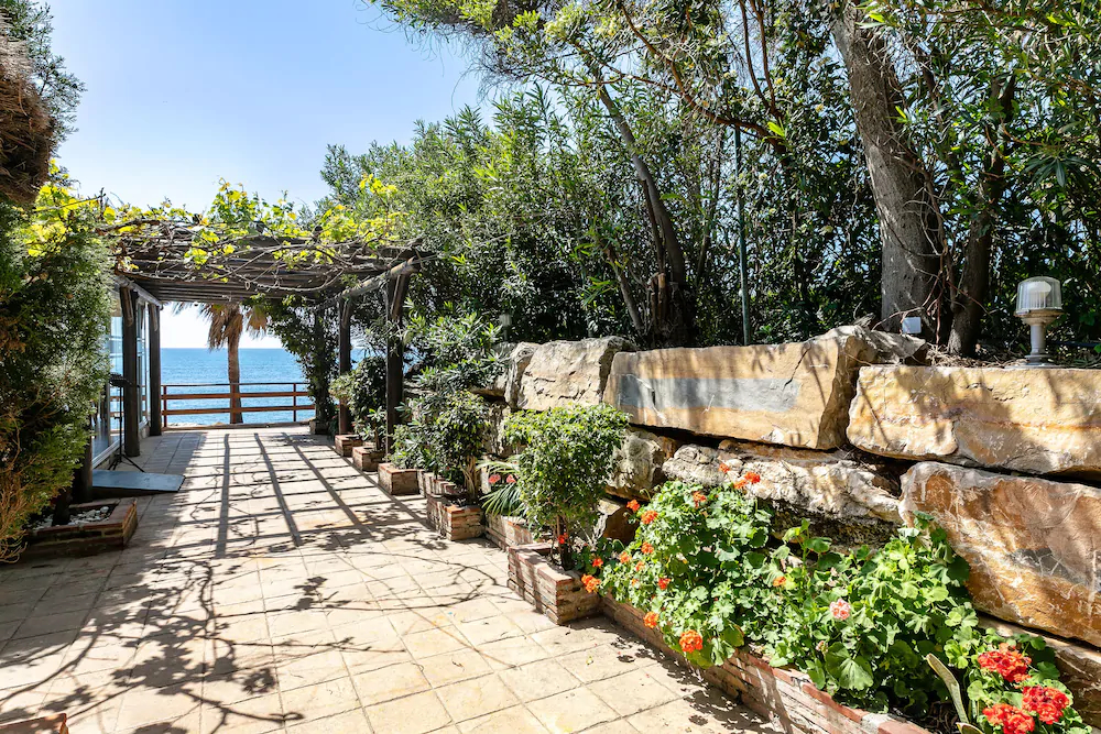 Almirante 903 Just On The Beach