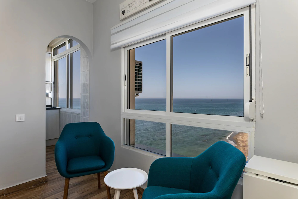 Almirante 903 Just On The Beach