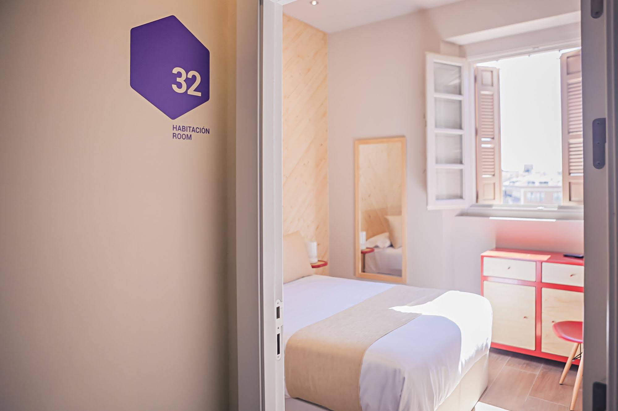 Alcazaba Premium Hostel