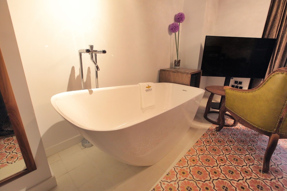 Anahita Boutique Hotel