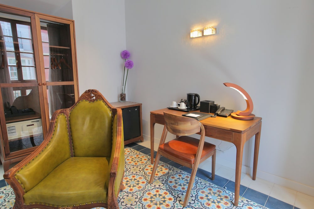 Anahita Boutique Hotel